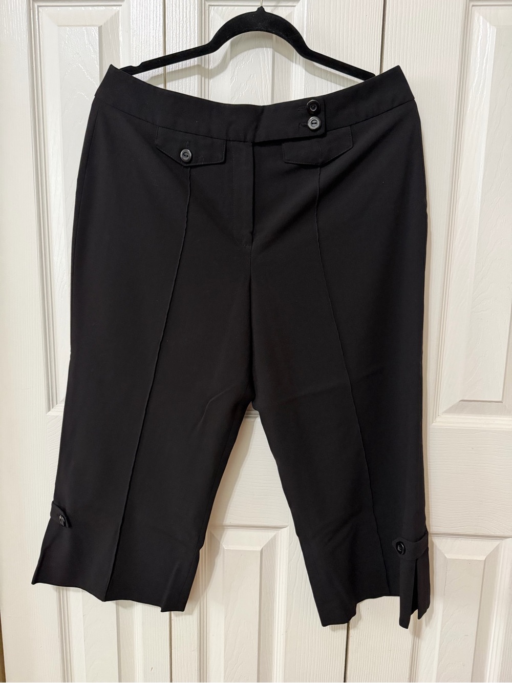 Larry Levine Black Cropped Dress Capris with Button Tab